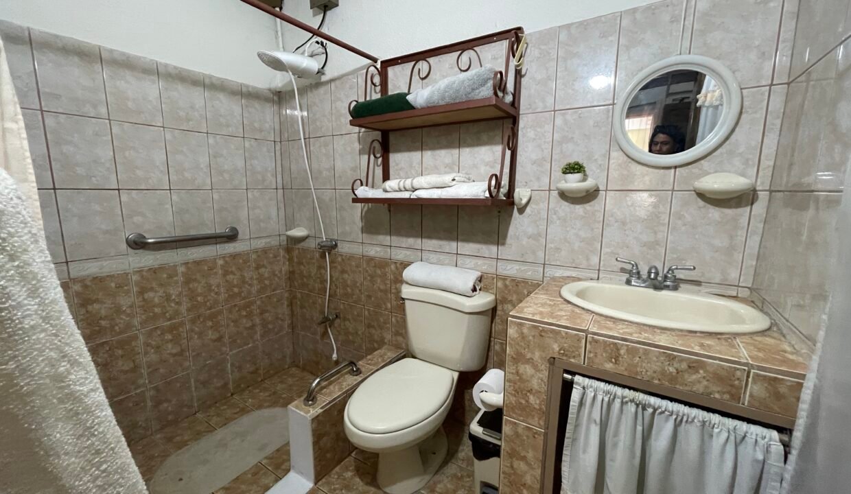 DB278660-5F14-4054-B3B9-A1BB0F737045