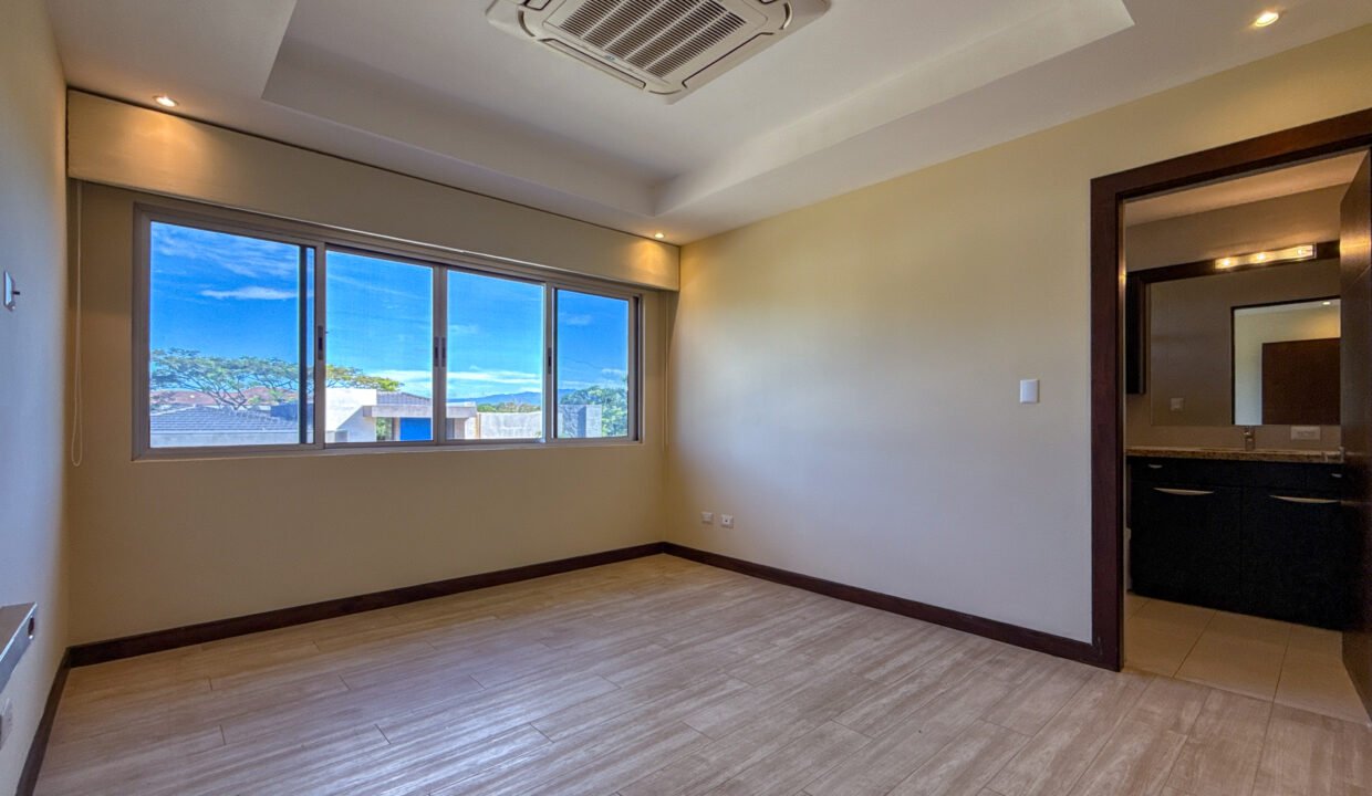 DJI_20250812_081044_303