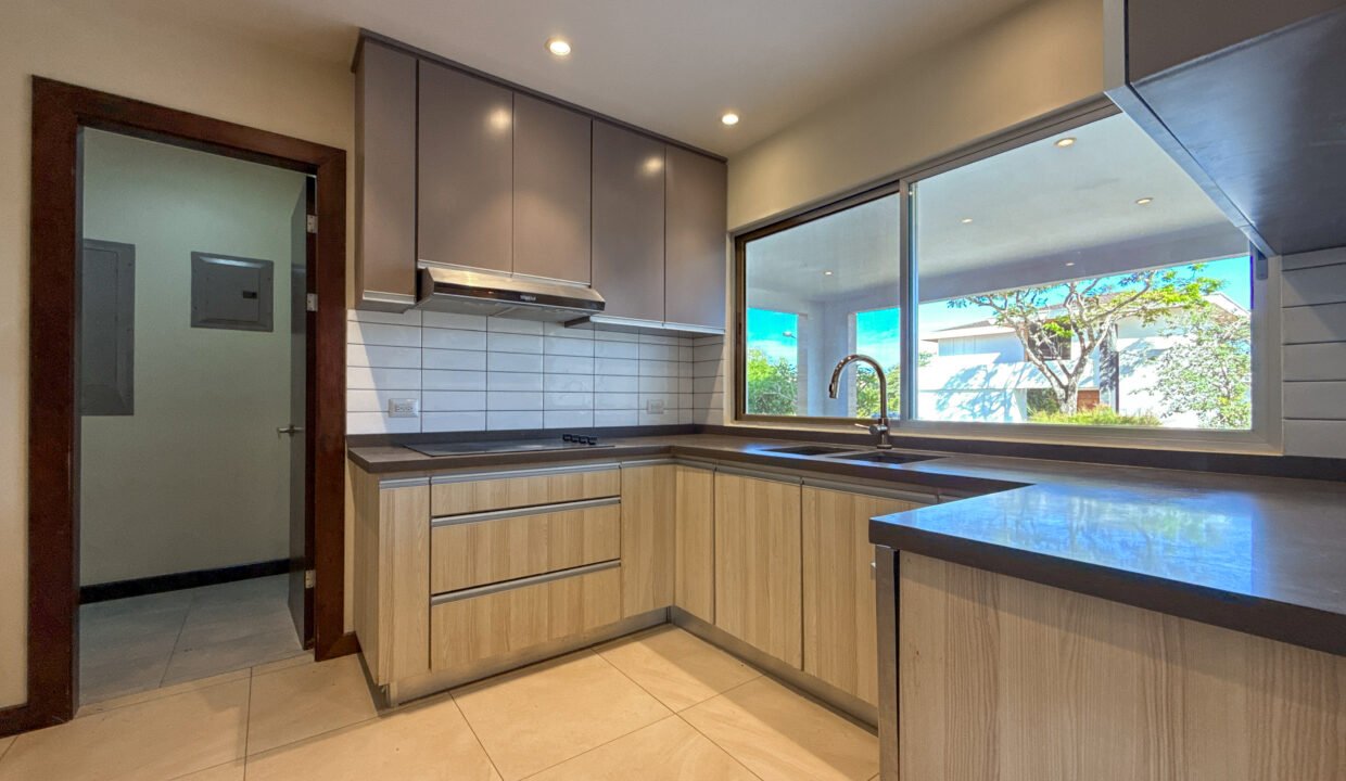 DJI_20250812_081902_442