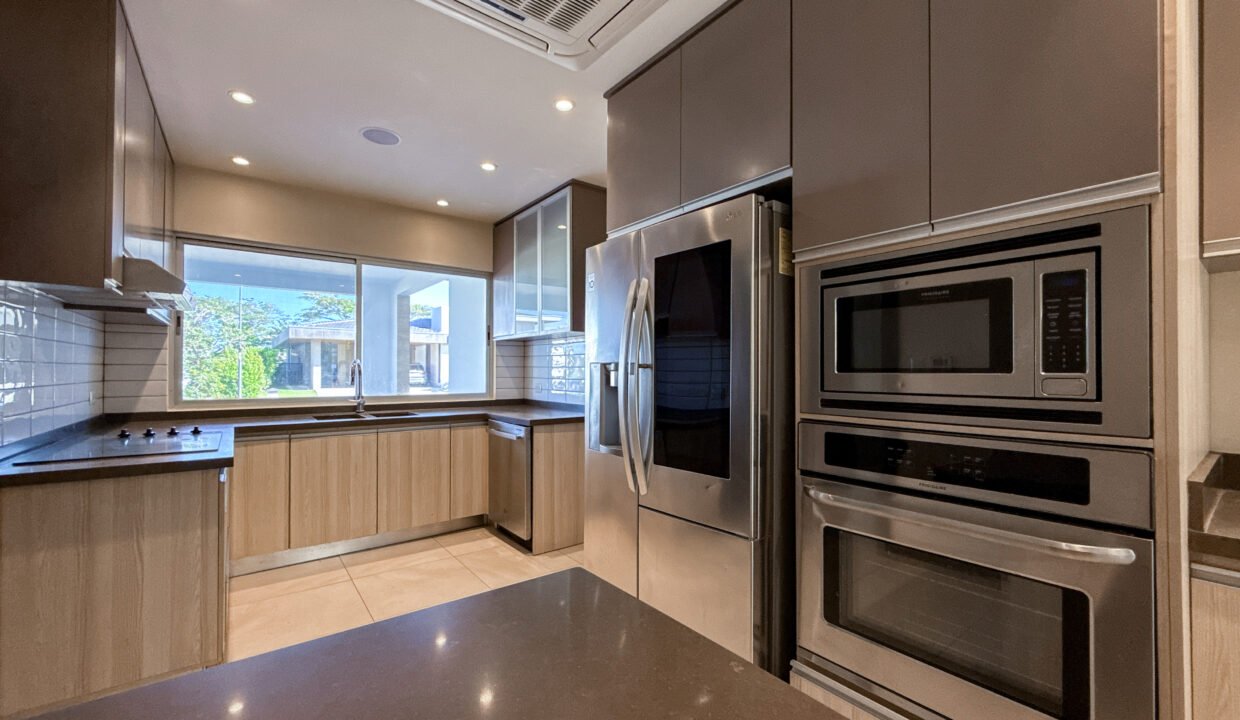 DJI_20250812_082100_012