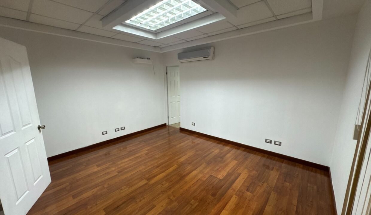 WhatsApp Image 2024-11-21 at 14.32.32 (2)