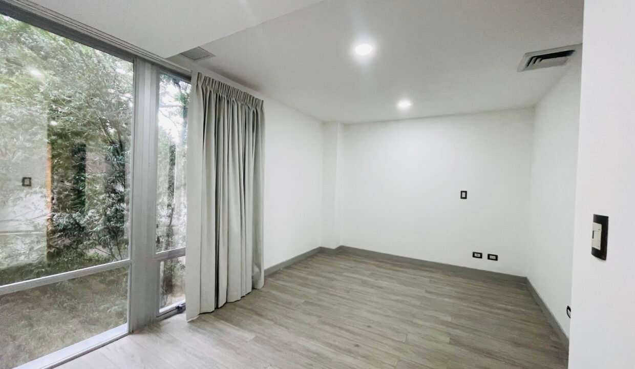 00F9B607-BBDF-4293-AE09-A772FF9456B9