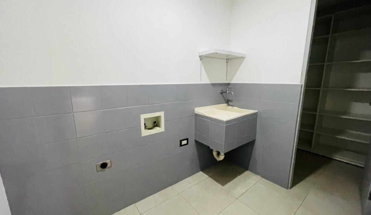 7C5A9C7E-001D-4D81-AED5-36D543163F82