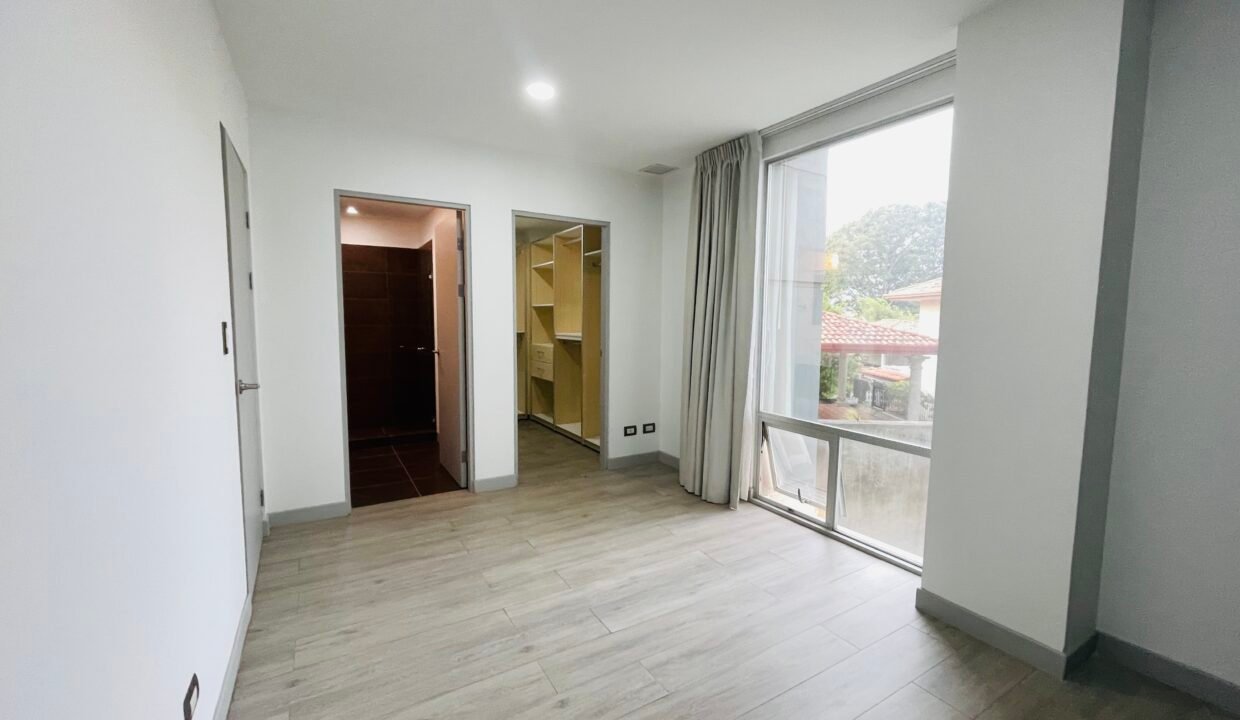 92EC08E5-5905-4C99-99F6-475F6A50EA1D