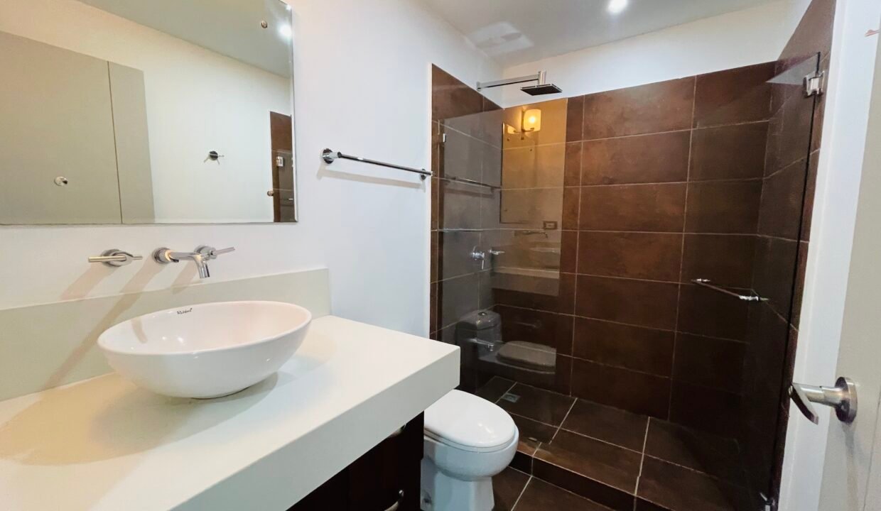 97C5A606-F240-4F7F-901E-C4167B69E9D8