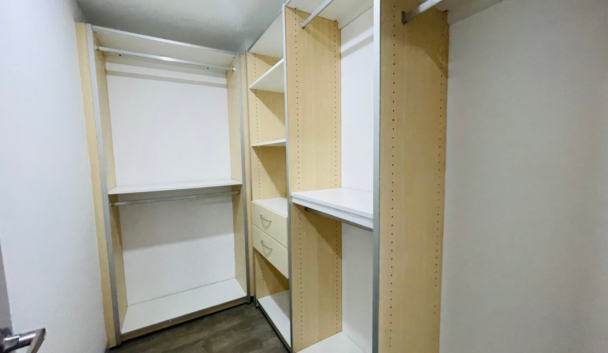 A0E1FFB0-3684-4034-B0D2-9D27DCF77449