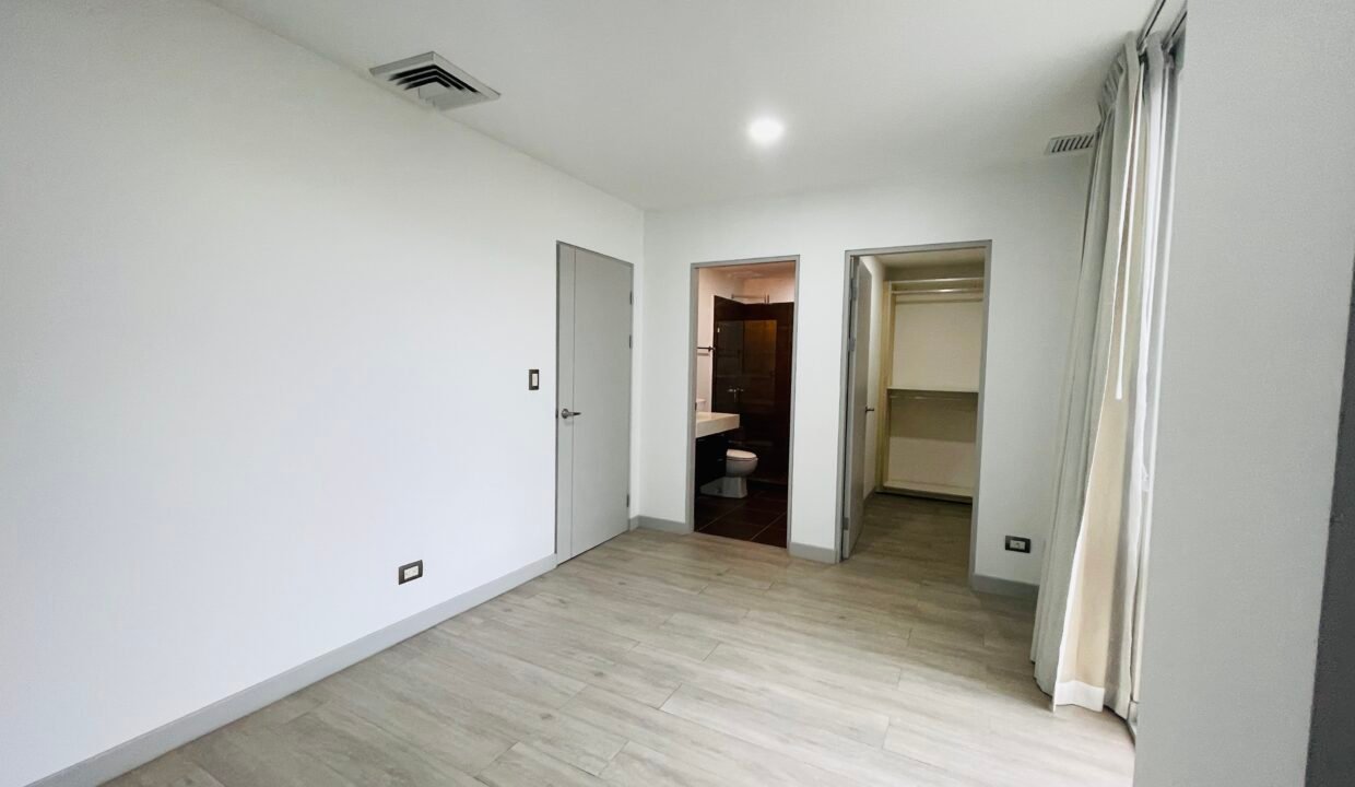 C8AD72A4-CE48-4636-BA5B-400F8077DC36