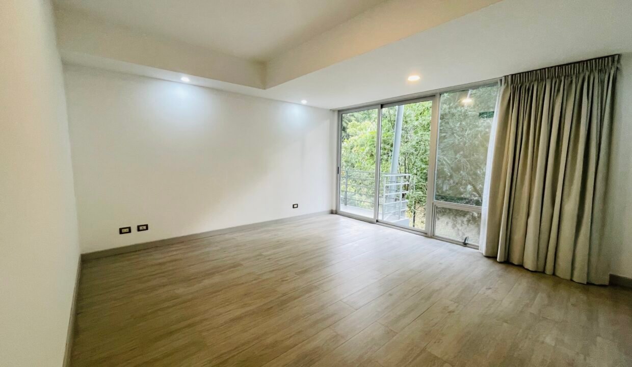 CED9246D-025D-4E2E-A241-41B002B24377