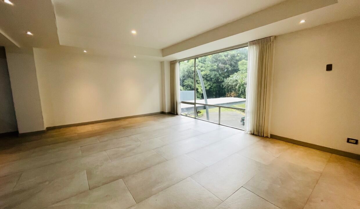 D56E1586-CD5D-413D-A0C0-3A81C1ECADBB