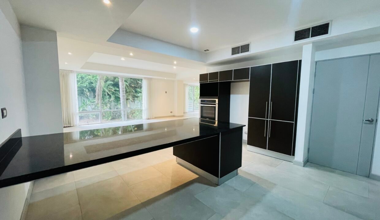 F42DB922-F7D8-4CF9-9B87-7B2348FC0E5B