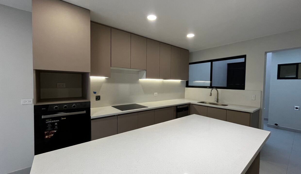 16E78659-7DE5-4AFF-A597-F0C7F67C7239