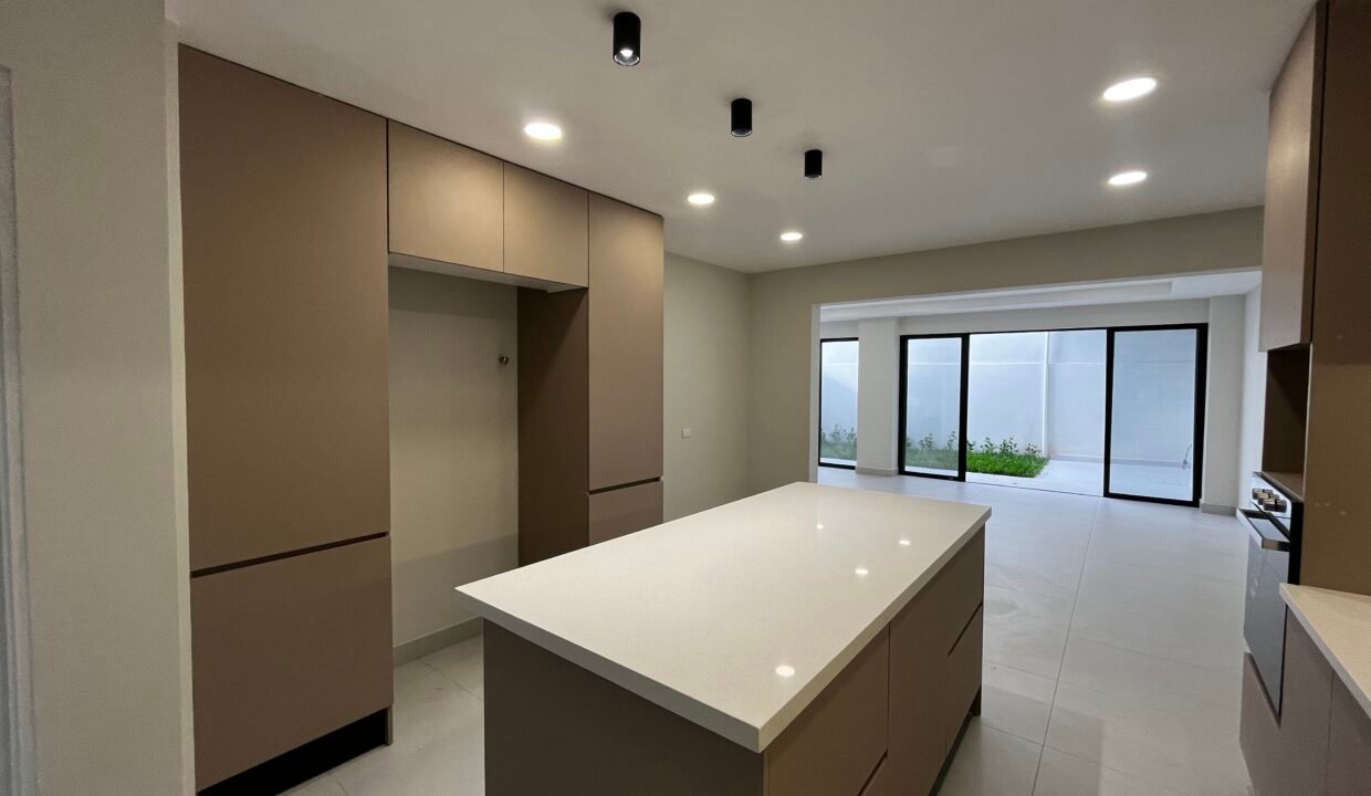 1E946840-8550-4C18-80B8-7A41CC5289C8