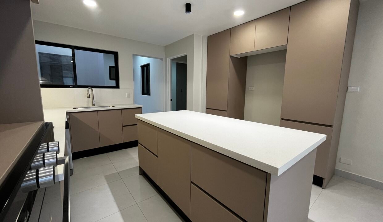 35EE6A6D-B2DF-4FE7-BCA6-C5AC169BCACA