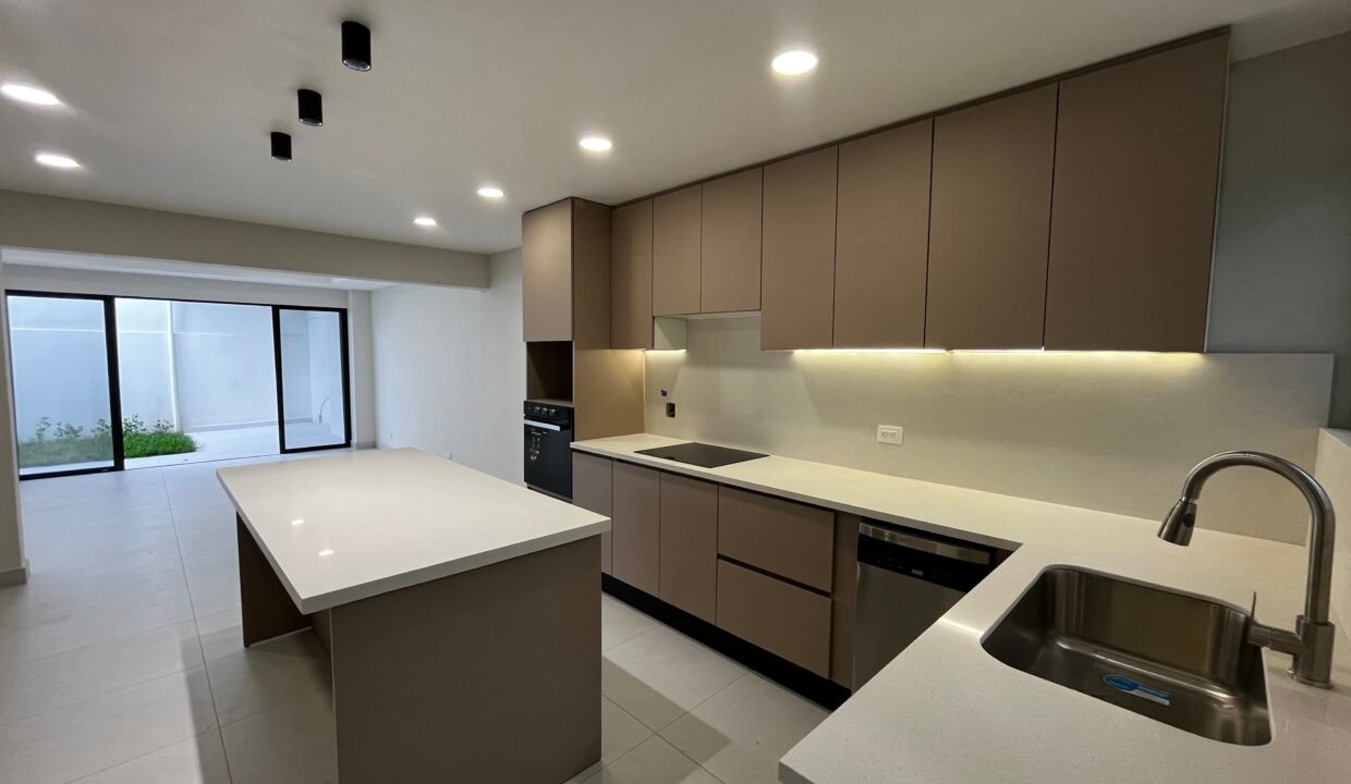 597247E4-2E0B-4596-B12F-8DA339E0D79D