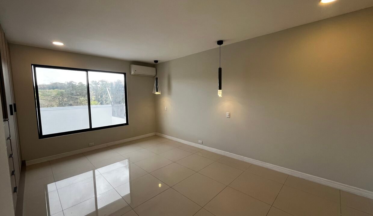 60559F41-6158-495D-BE65-54BBB7400E97