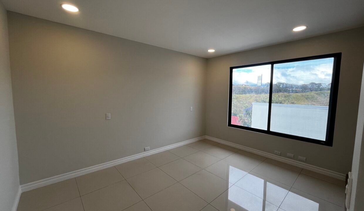 CB04AF5E-ABE5-42FE-91E4-6F1718E5DAB8