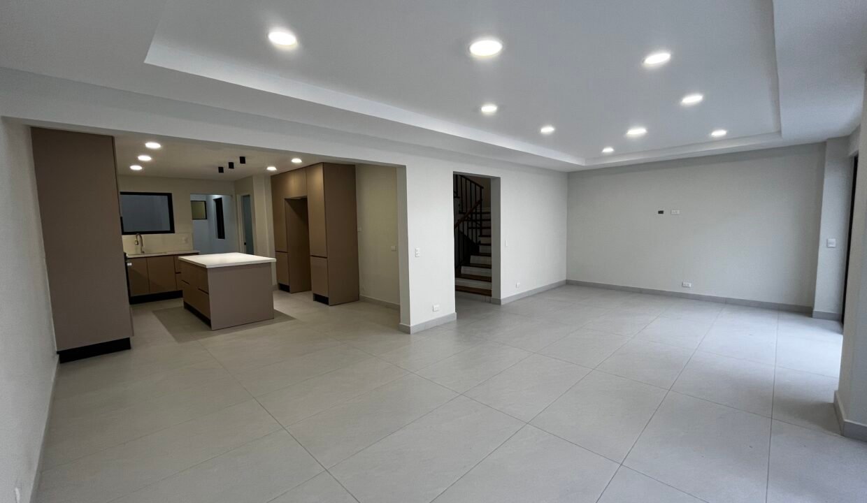 FF8823C2-184C-42E9-BBAE-E9B55D20E853