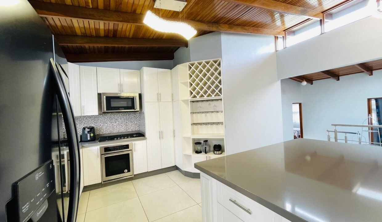 WhatsApp Image 2025-05-05 at 16.01.46