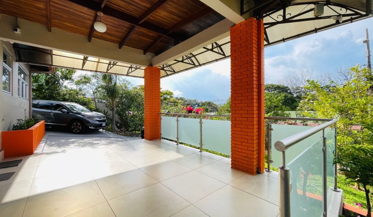 WhatsApp Image 2025-05-05 at 16.01.47 (2)