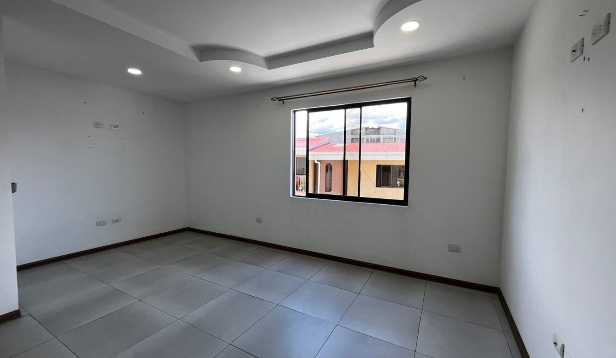 WhatsApp Image 2026-04-01 at 12.54.04