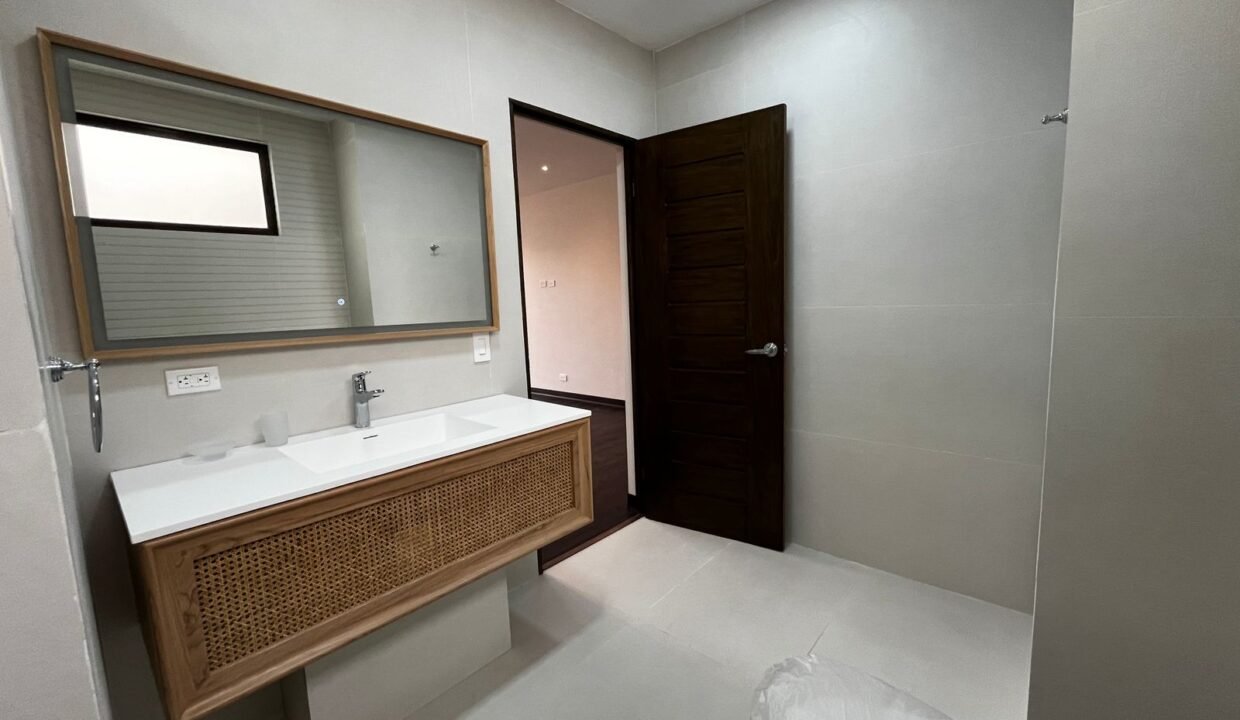 WhatsApp Image 2026-04-08 at 21.18.34