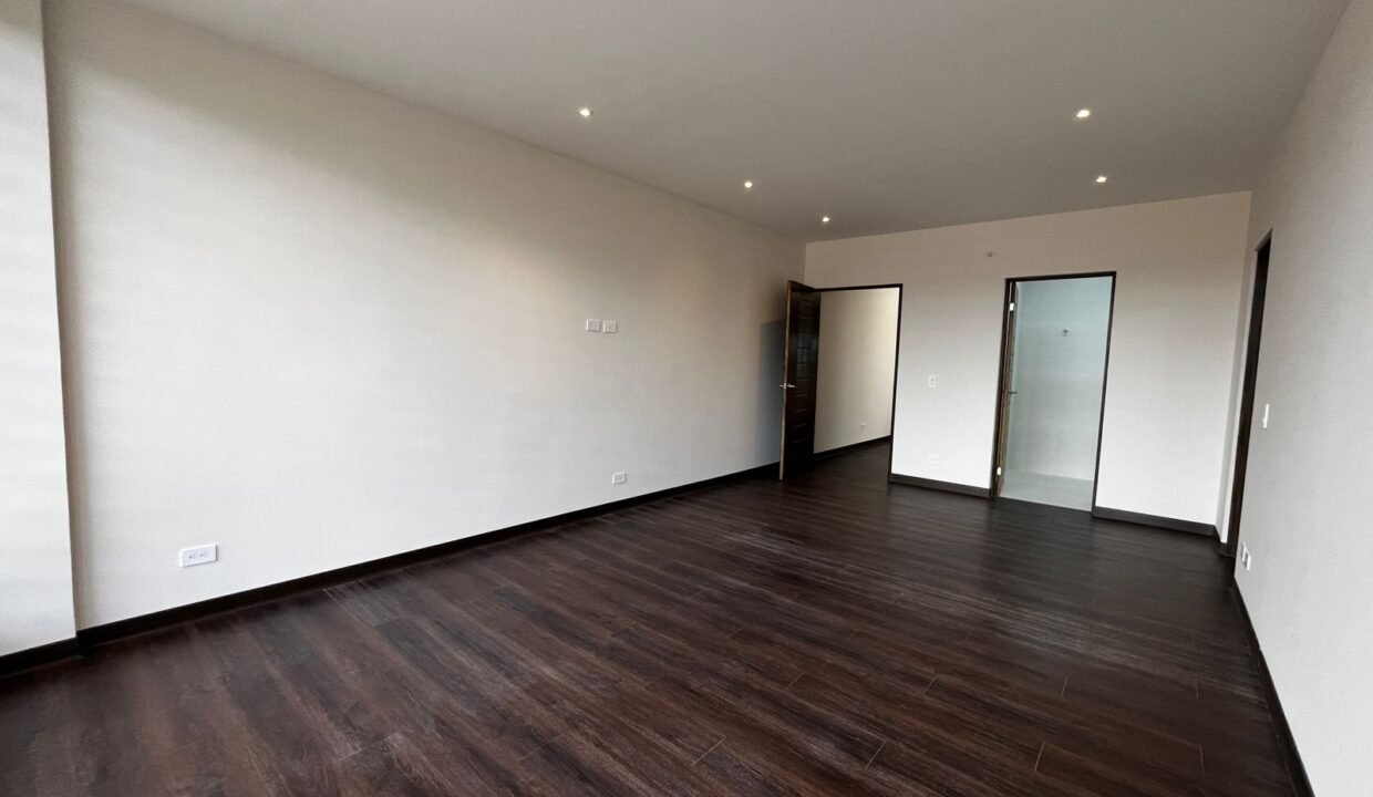 WhatsApp Image 2026-04-08 at 21.18.34 (4)