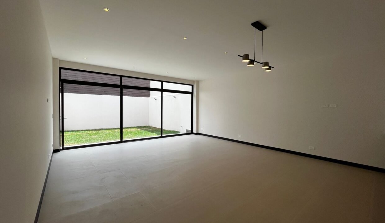 WhatsApp Image 2026-04-08 at 21.18.35 (1)