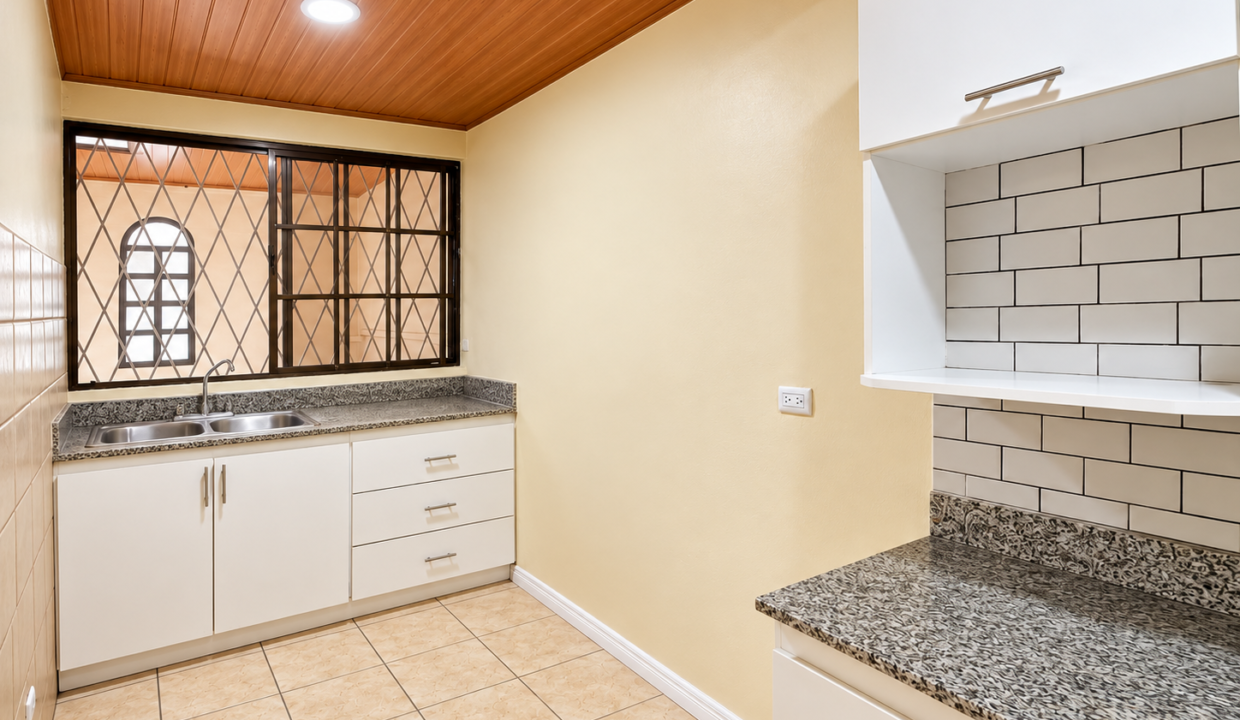 Cocina moderna con techo de madera