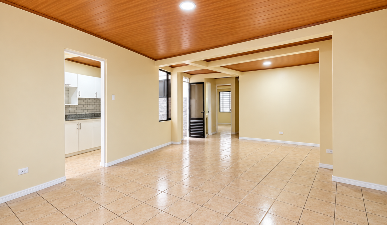 Salón diáfano con techo de madera